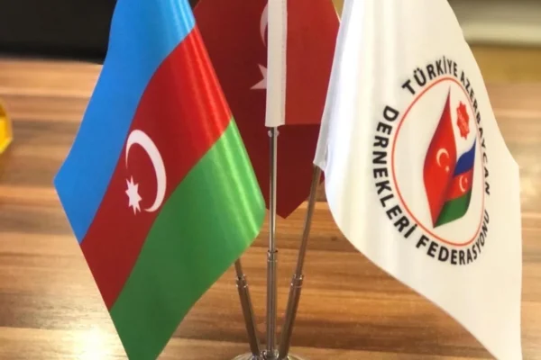 uclu-masa-bayragi-flag-export-1229x1536.jpg uclu-masa-bayragi-flag-export-1229x1536.jpg